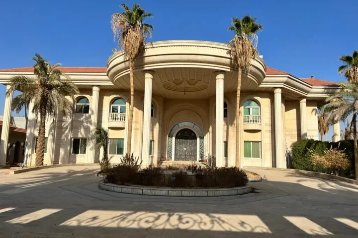 هدم الفلل والبيوت